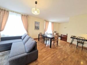 Charmant appartement avec terrasse en plein centre