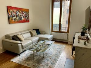 Haussmannian apartment-Close metro