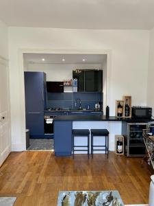 Haussmannian apartment-Close metro