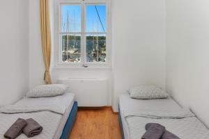 Hostel L&G in Pula , Private Rooms & Beautiful Sea View