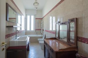 Penthouse Just Steps From The Center