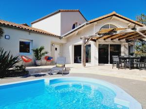 Villa 09, piscine chauffée 8 personnes à 2 pas de locéan