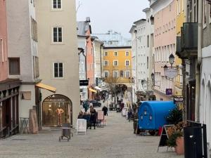 70qm 3-Zimmer Apartment am Tauernradweg in Hallein bei Salzburg, nahe Berchtesgaden, Roßfeld, Kehlsteinhaus, Obersalzberg, Watzmann, Schönau am Königsee, Bad Vigaun, Schloss Hellbrunn, Burg Hohen Salzburg, Burg Hohen Werfen # Beherbergungsbetrieb 