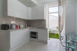 Old harbor 3-bedroom apt charming & unique !