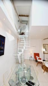 Old harbor 3-bedroom apt charming & unique !