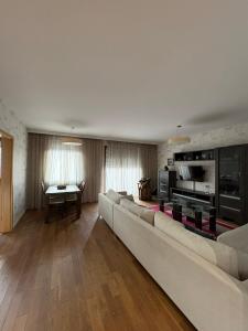 Family friendly flat steps from the Zoo