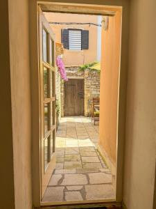 House With Terrace By The Sea