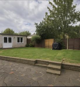 Charming3BR London Home Ideal For Workers Groups And Contractors With Private Garden & Parking