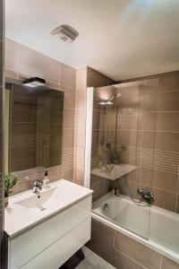 Modern 1-Bed Apt near Croisette Palais - 1903