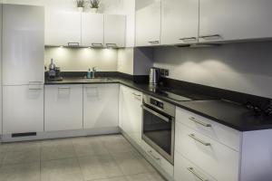 Modern 1-Bed Apt near Croisette Palais - 1903