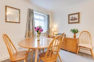 3 Bed in Torquay oc-h28551