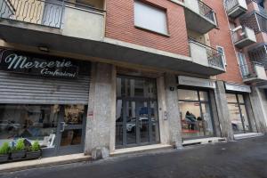 Bright large apartment in Milan