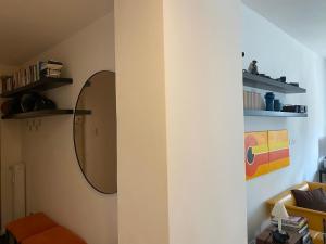 Bright large apartment in Milan