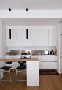 Bright large apartment in Milan