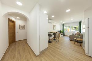 B82 - Albinos Flat in Lagos