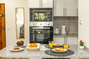 B82 - Albinos Flat in Lagos