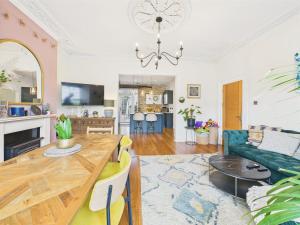 Beautiful Georgian Apartment | Near Falmouth Town Centre | Walk to Shops + Pubs & Restaurants