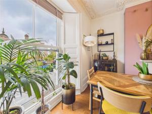 Beautiful Georgian Apartment | Near Falmouth Town Centre | Walk to Shops + Pubs & Restaurants