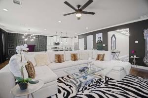 Queens Landing Luxe New Glam Home in Dallas