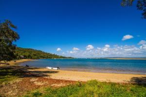 Bimbimbi - Unique 2-Bedroom, Serene Hideaway w Gorgeous View in Historic 1770