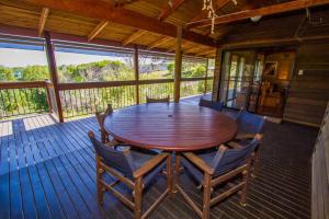 Bimbimbi - Unique 2-Bedroom, Serene Hideaway w Gorgeous View in Historic 1770