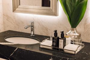 MYTHIC SANA Downtown Suites