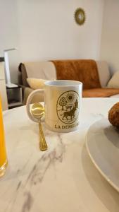 La Demeure du Soleil T2 cosy, Clim,Wifi, Castillet 15 min, parking facile