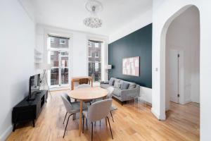 Flat 1 Modern Marylebone Apartment with Balcony
