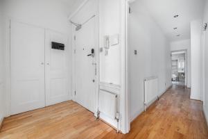 Flat 1 Modern Marylebone Apartment with Balcony