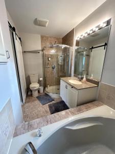 Large 4BD Home in Orleans with Pool