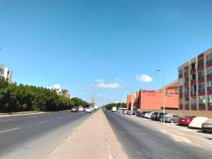 Luxury Studio, pool, Private beach & close to Airport