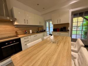 Un jardin au bord de leau