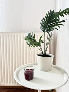 Atelier Poly - Two Bedroom Apartment for 5 Persons -50m to Metro Sintrivani Station- 6th floor plain View - Center -