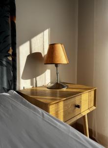 Atelier Poly - Two Bedroom Apartment for 5 Persons -50m to Metro Sintrivani Station- 6th floor plain View - Center -