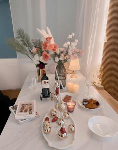 New Open 홍대입구역 3번 출구 앞, 집전체 방3 거실 주방, 퀸 3개,싱글 1개