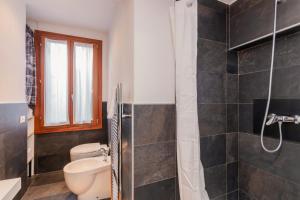 GuestHost - Giovannis Home with balcony