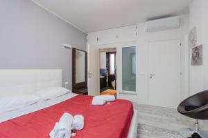 GuestHost - Giovannis Home with balcony