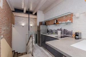 GuestHost - Giovannis Home with balcony