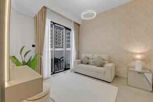 Waves - Modern Comfort in JVC - Elegant 1BR Stay