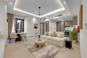 Waves - Modern Comfort in JVC - Elegant 1BR Stay