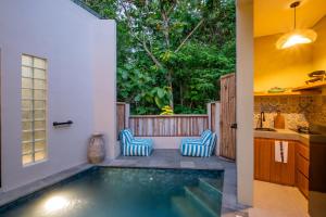 One bed room - 5 mnts to padang padang beach