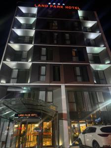 Land Park Hotel