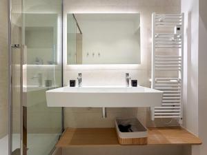 Montmartre Chic Luxury 3BR 8Pax Clim