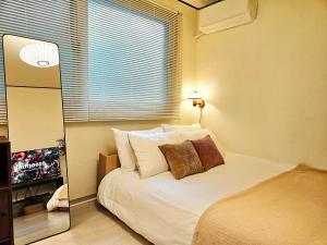 Cozy & Comfortable Stay near Sillim Station, Easy Access to Gangnam & Hongdae
