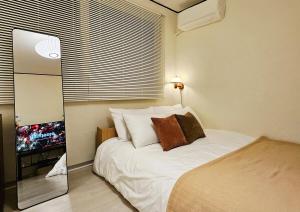 Cozy & Comfortable Stay near Sillim Station, Easy Access to Gangnam & Hongdae
