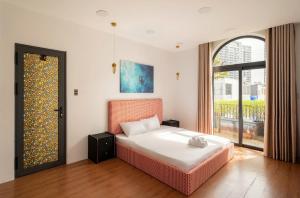 Villa Mystery Riverside 10 Bedrooms