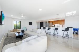 Just Beachy By Beachside Management