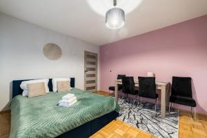 Swoboda Comfort Apartment by BookingHost