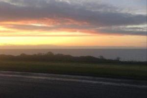 Caravan - Sleeps 8 - Pet Friendly - Parking