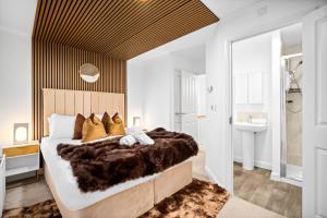 Charming 2-Bedroom Home - Garden & Driveway Parking 20SL